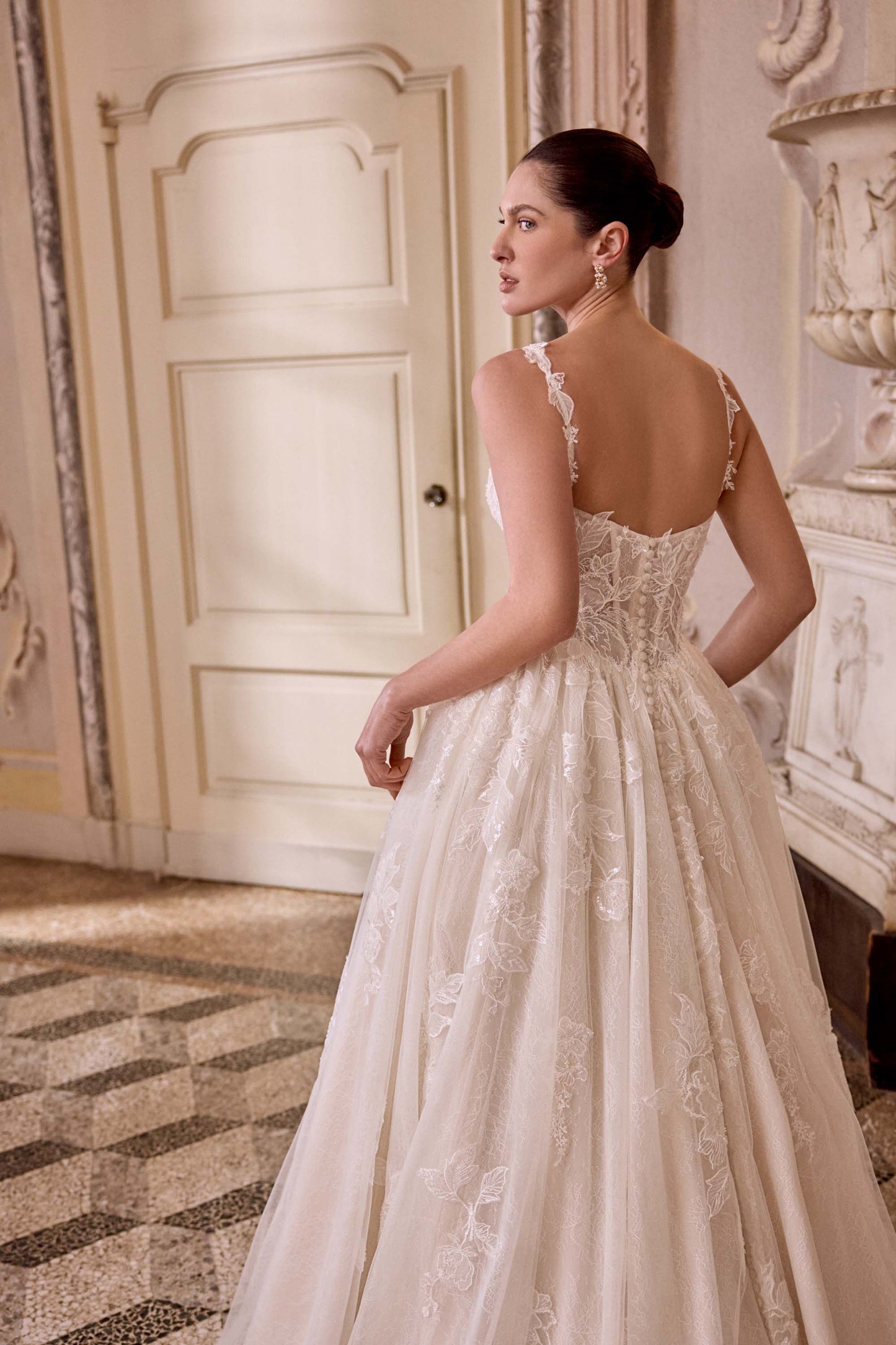 Laura (88487LND)