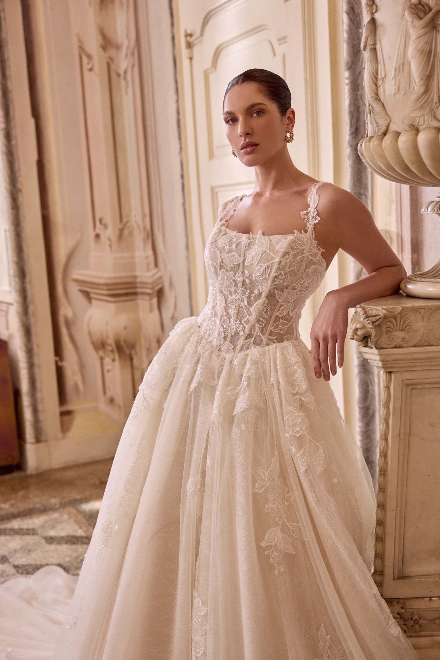 Laura (88487LND)